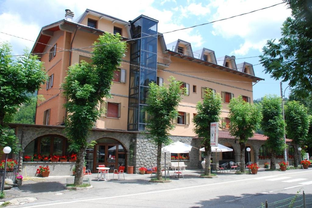 Albergo Bucaneve Pievepelago